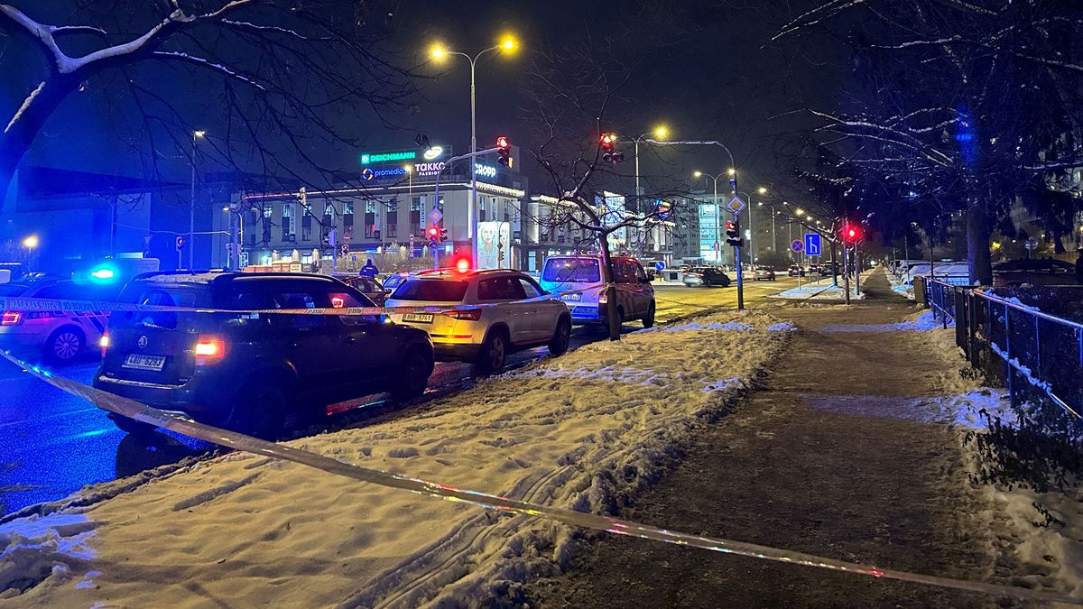 Policisté v Praze zastřelili muže, který pobodal dvě ženy